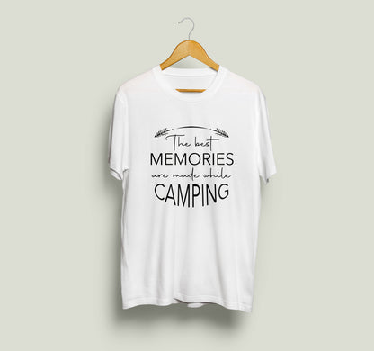 T-Shirt "The best memories are made while camping" - weiß